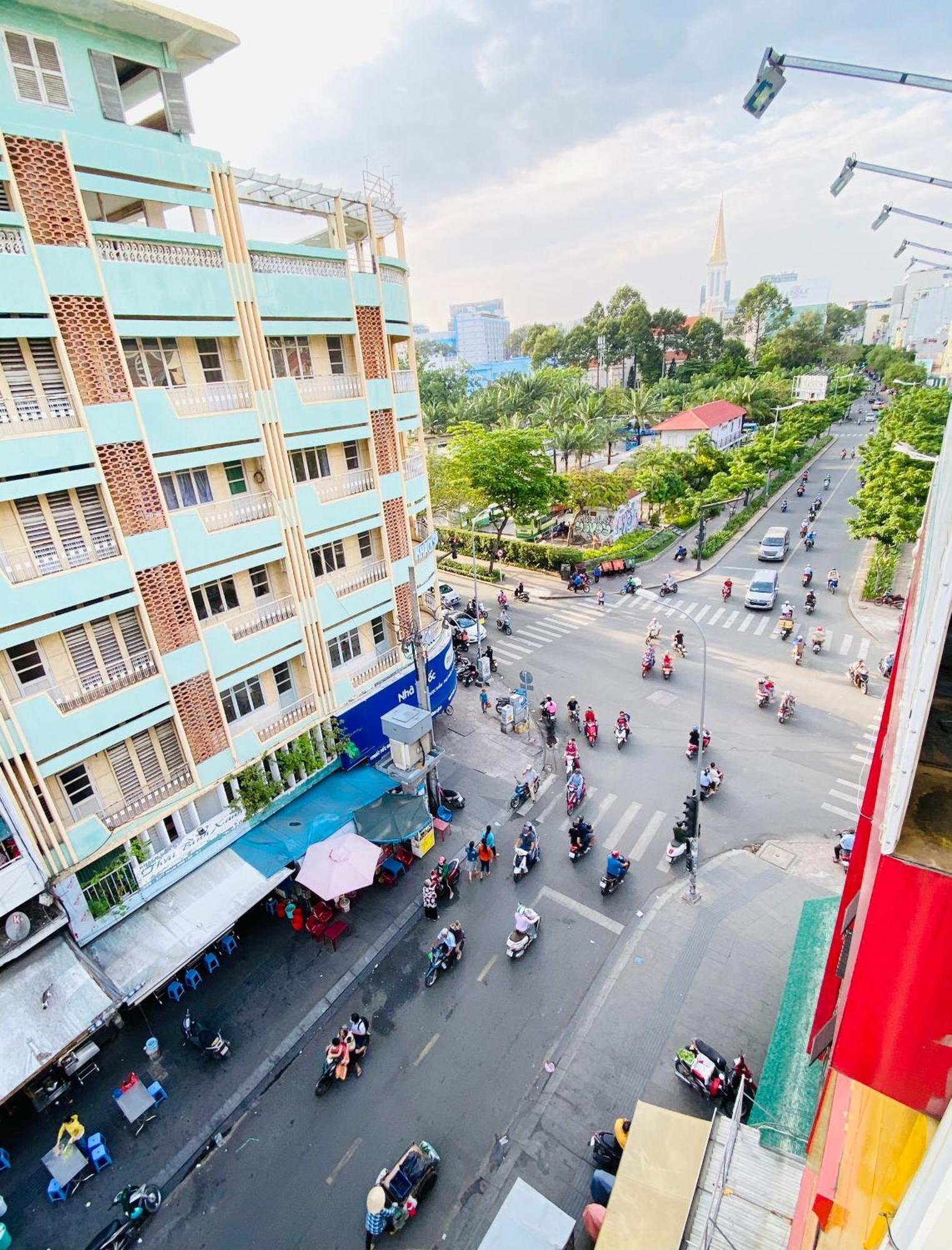 Away Do Quang Dau- Homestay, Center, D1 Хошимин