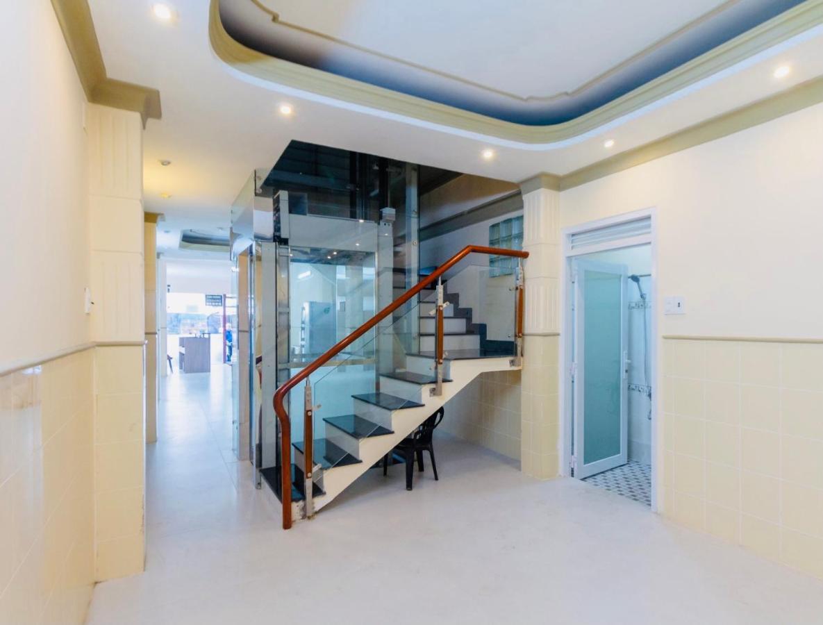 Проживание в семье Away Do Quang Dau- Homestay, Center, D1 *